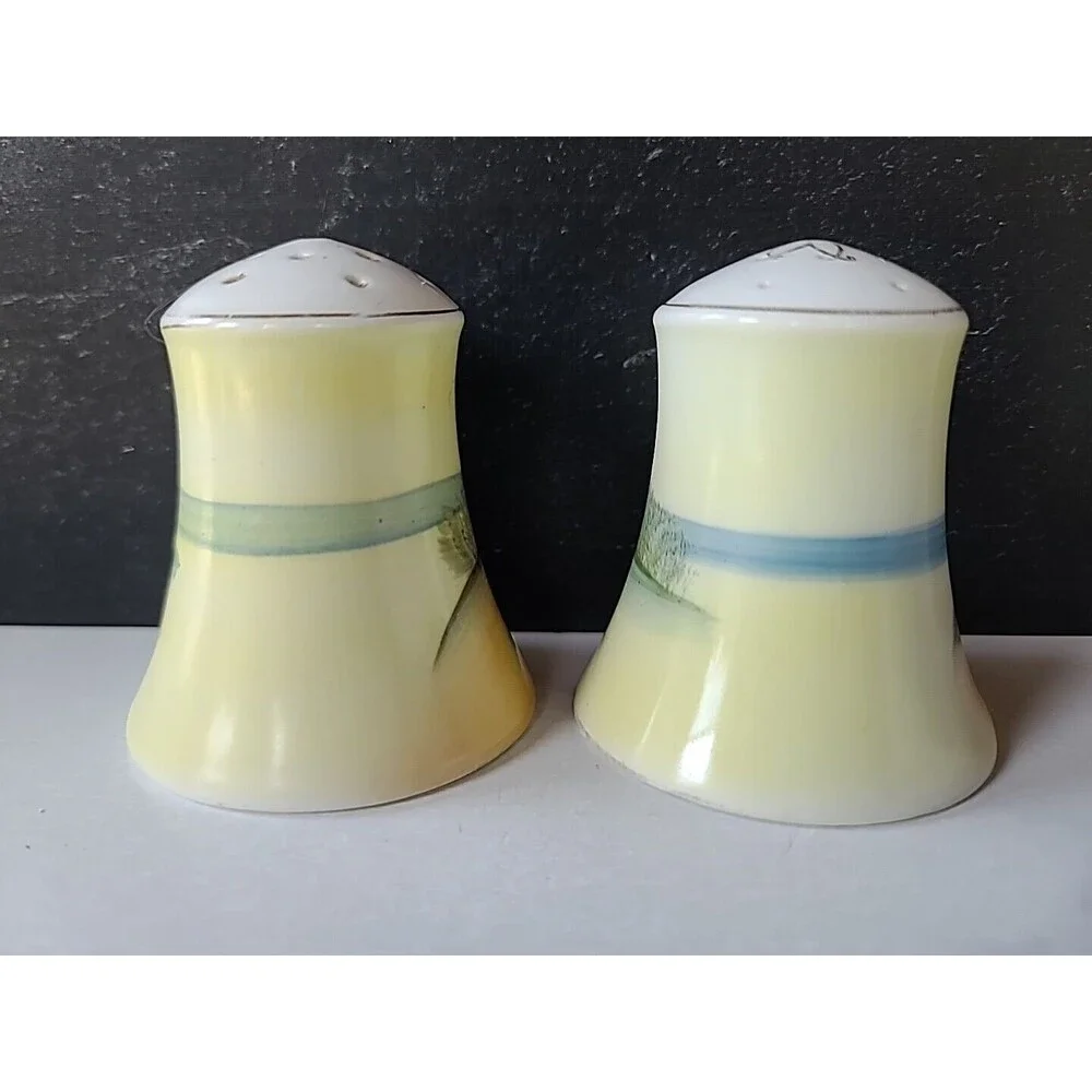 Vintage Salt And Pepper Shakers, READ